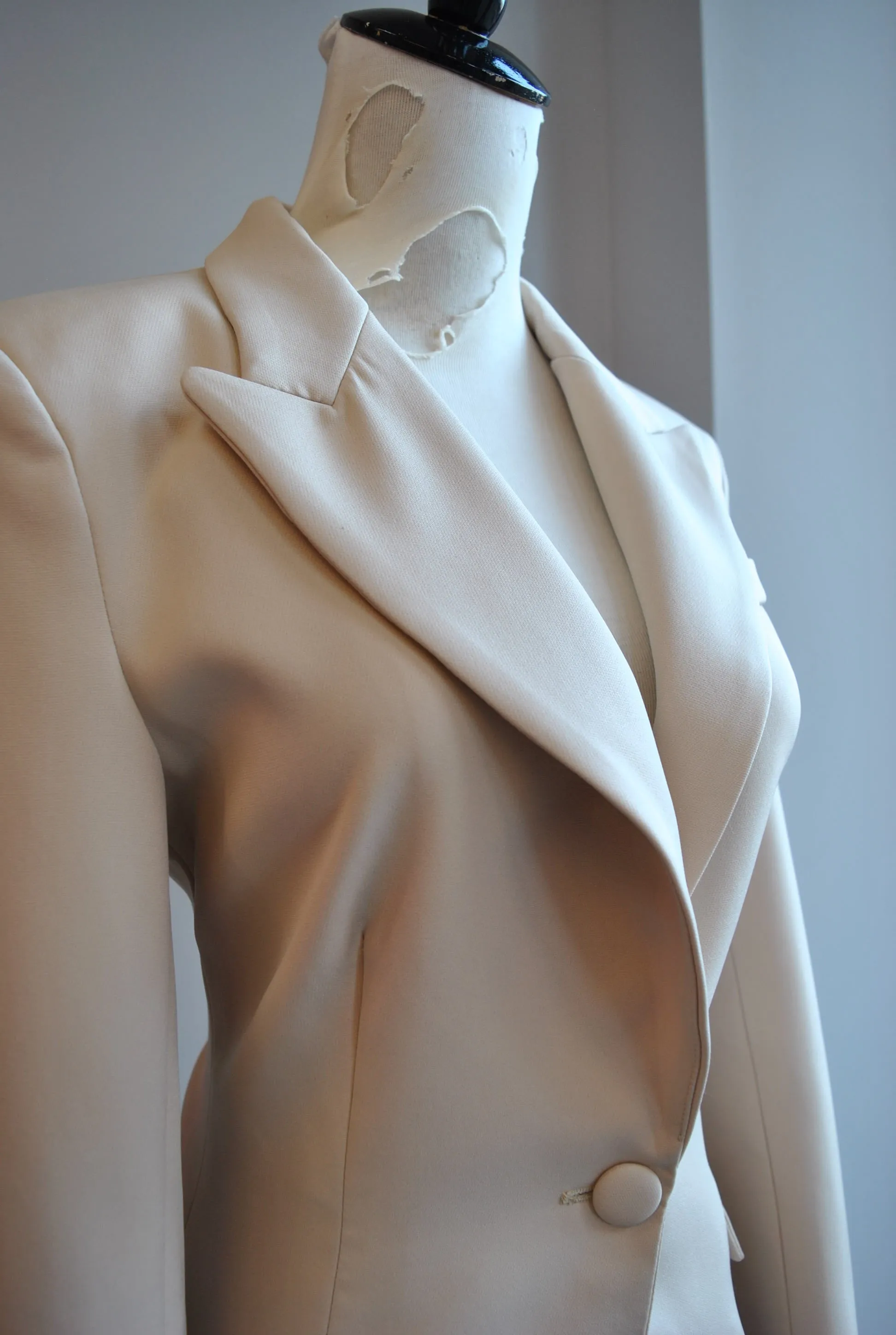 BEIGE BLAZER WITH GOLD DETACHABLE SCARF