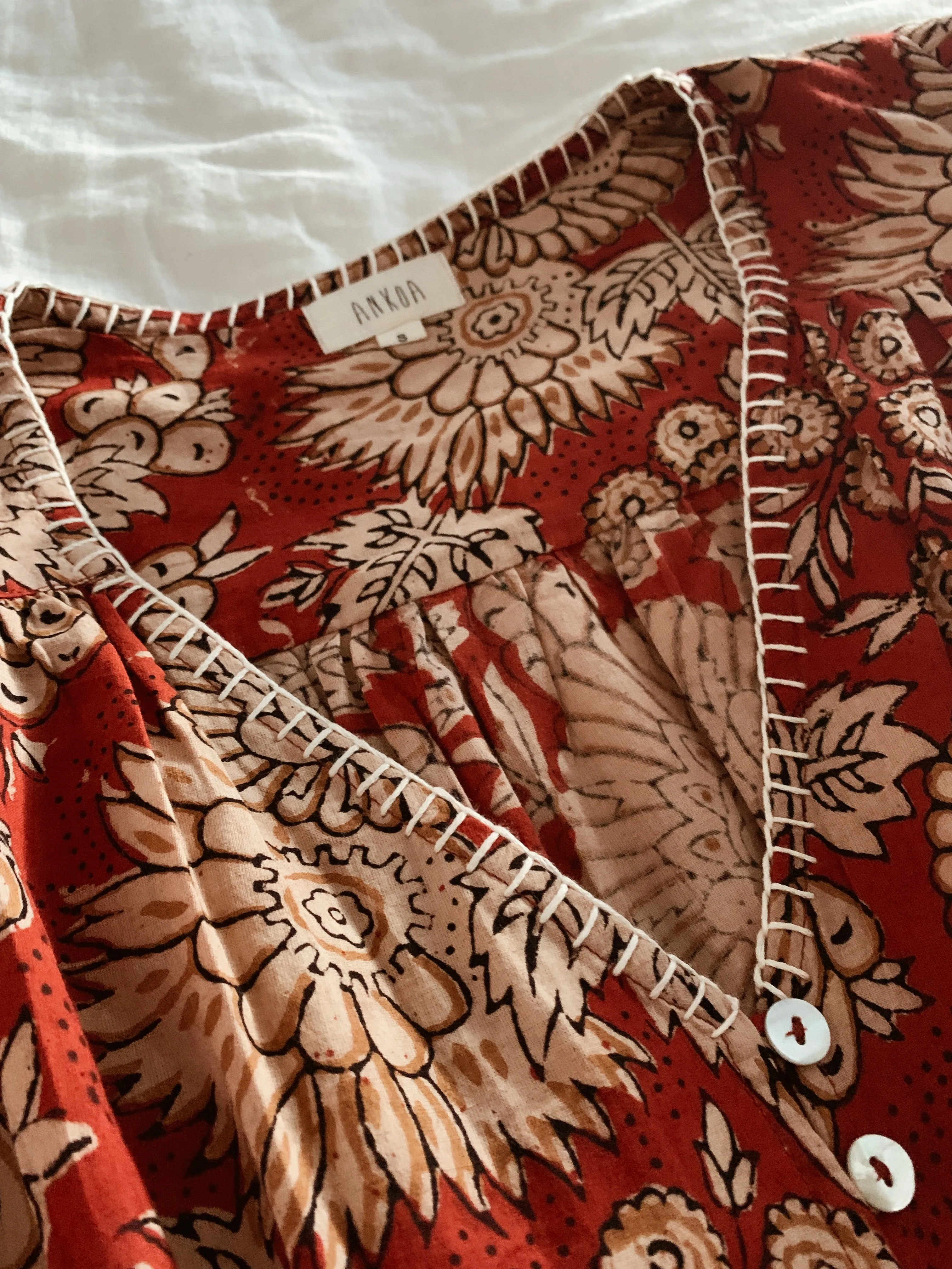 MAÈLI RUST HAND BLOCK FLORAL HAND STITCHED NECKLINE